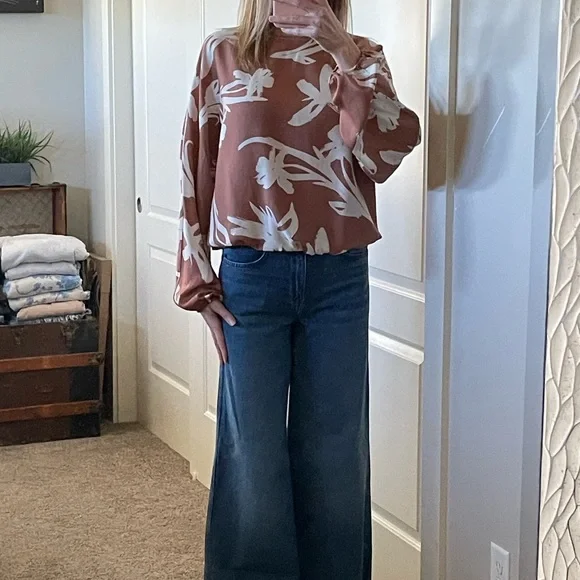 Evereve blouse 🔥 - Picture 2 of 7